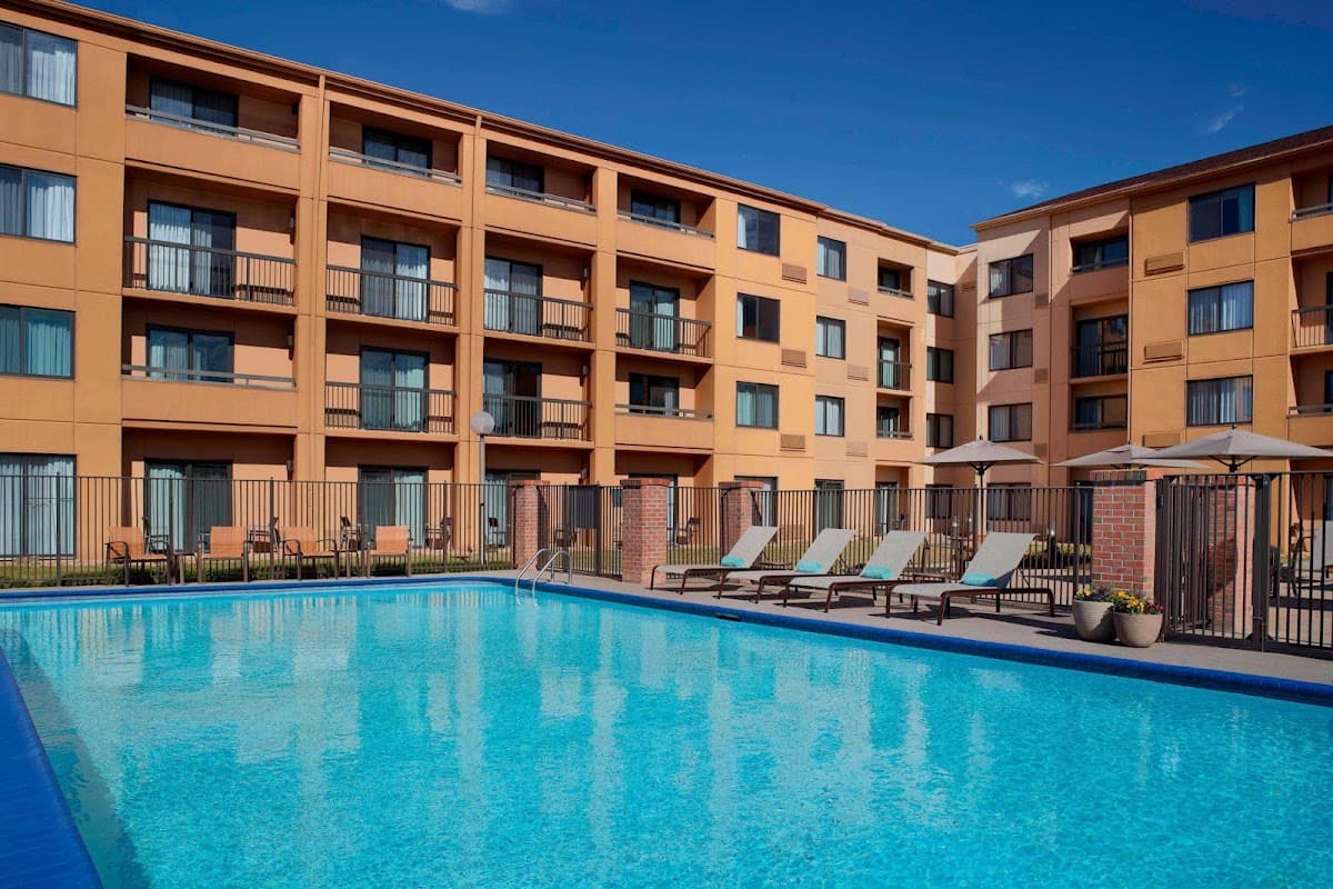 Sonesta Select Atlanta Airport North - Airport shuttle hotel near ATL