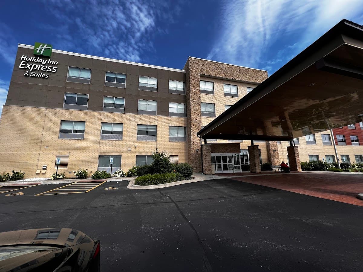 Holiday Inn Express & Suites Chicago North Shore - Niles by IHG - Airport shuttle hotel near MDW
