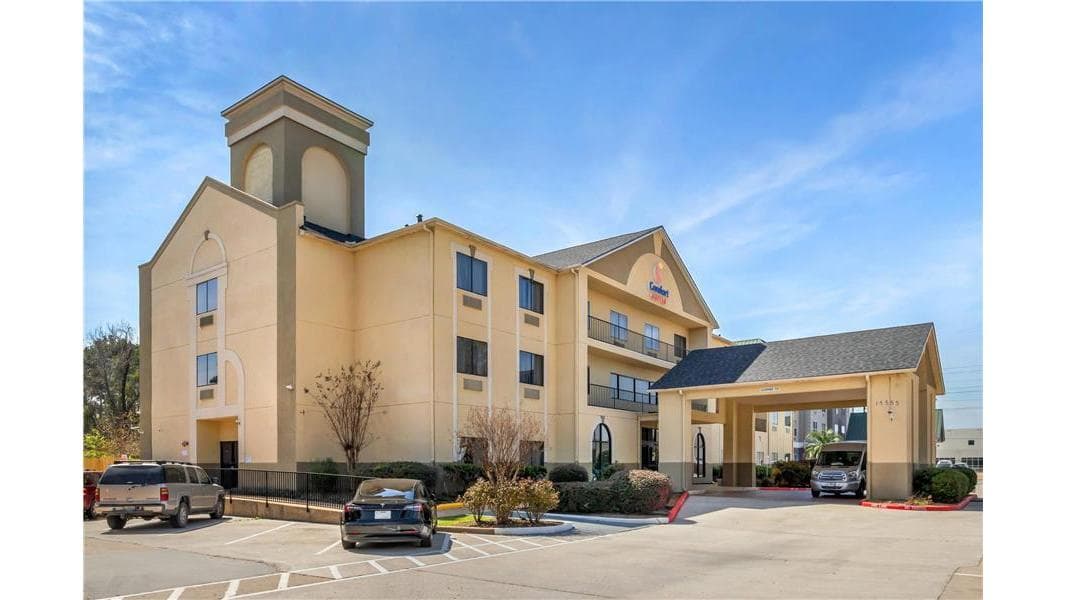 Comfort Suites Bush Intercontinental Airport - Airport shuttle hotel near IAH