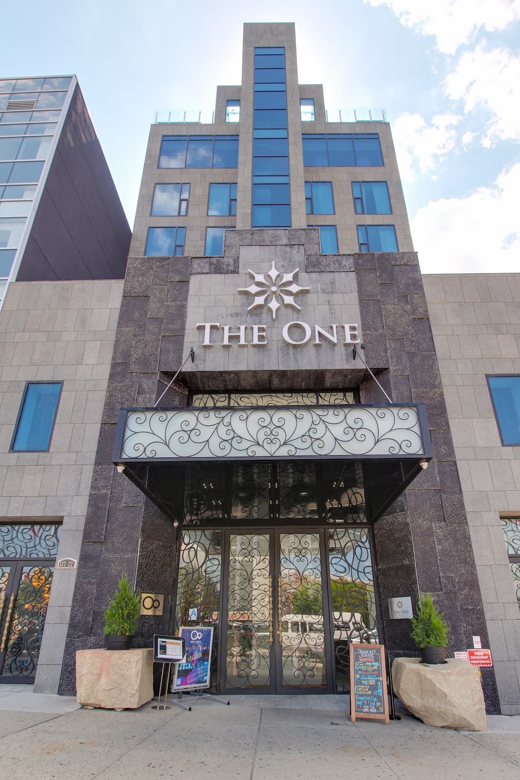 The One Boutique Hotel - Airport shuttle hotel near LGA
