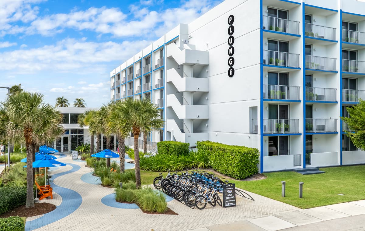 Plunge Beach Resort - Airport shuttle hotel near FLL
