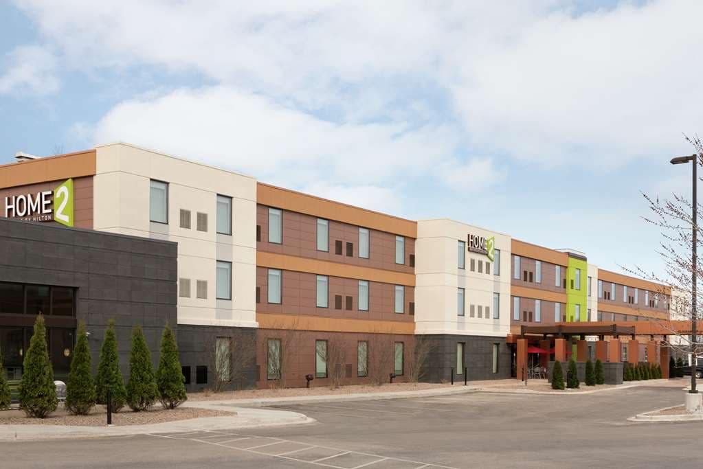 Home2 Suites by Hilton Milwaukee Airport - Airport shuttle hotel near MKE