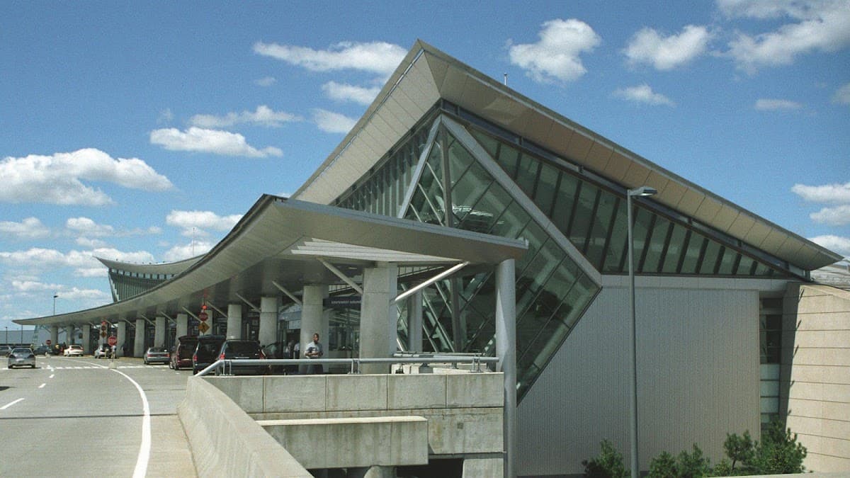 Holiday Inn Express & Suites Buffalo-Airport by IHG - Airport shuttle hotel near BUF