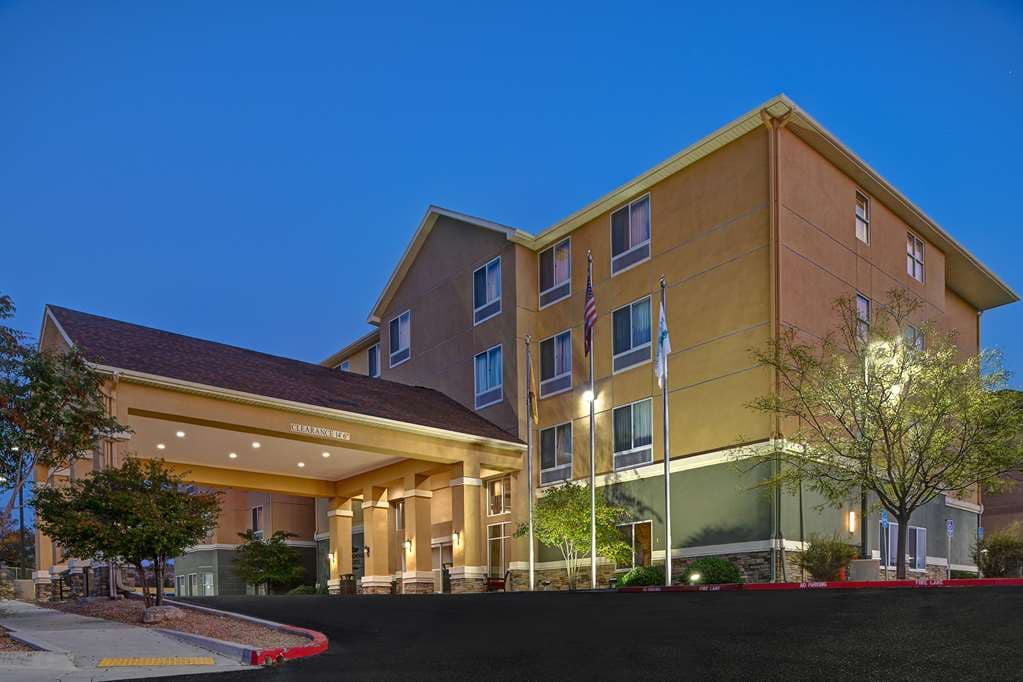 Homewood Suites by Hilton Albuquerque Airport - Airport shuttle hotel near ABQ