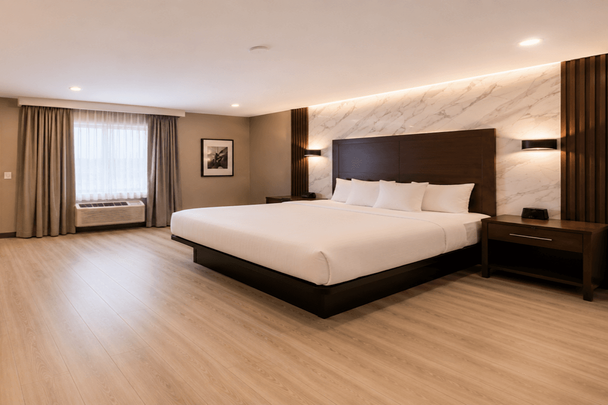Hotel Pergola JFK Airport - Airport shuttle hotel near LGA