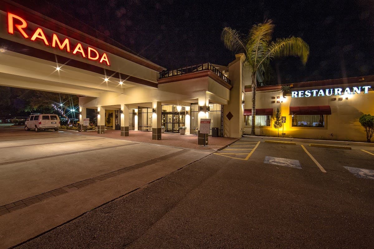 Ramada by Wyndham Houston Intercontinental Airport East - Airport shuttle hotel near IAH