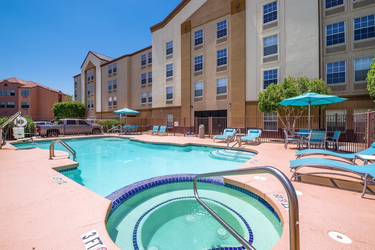 Holiday Inn Express & Suites Phoenix Airport by IHG - Airport shuttle hotel near PHX