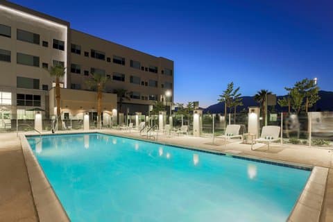 Element Ontario - Airport shuttle hotel near ONT