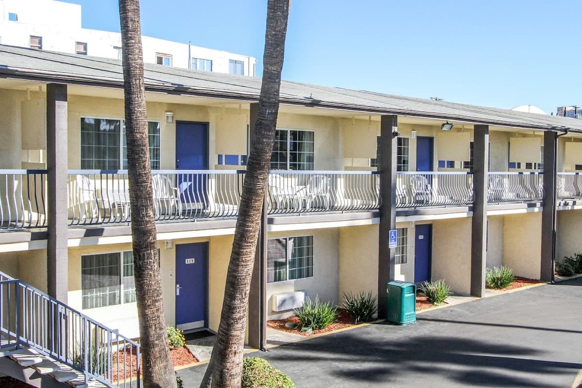 Motel 6 San Diego, CA - Airport - Harbor - Airport shuttle hotel near SAN