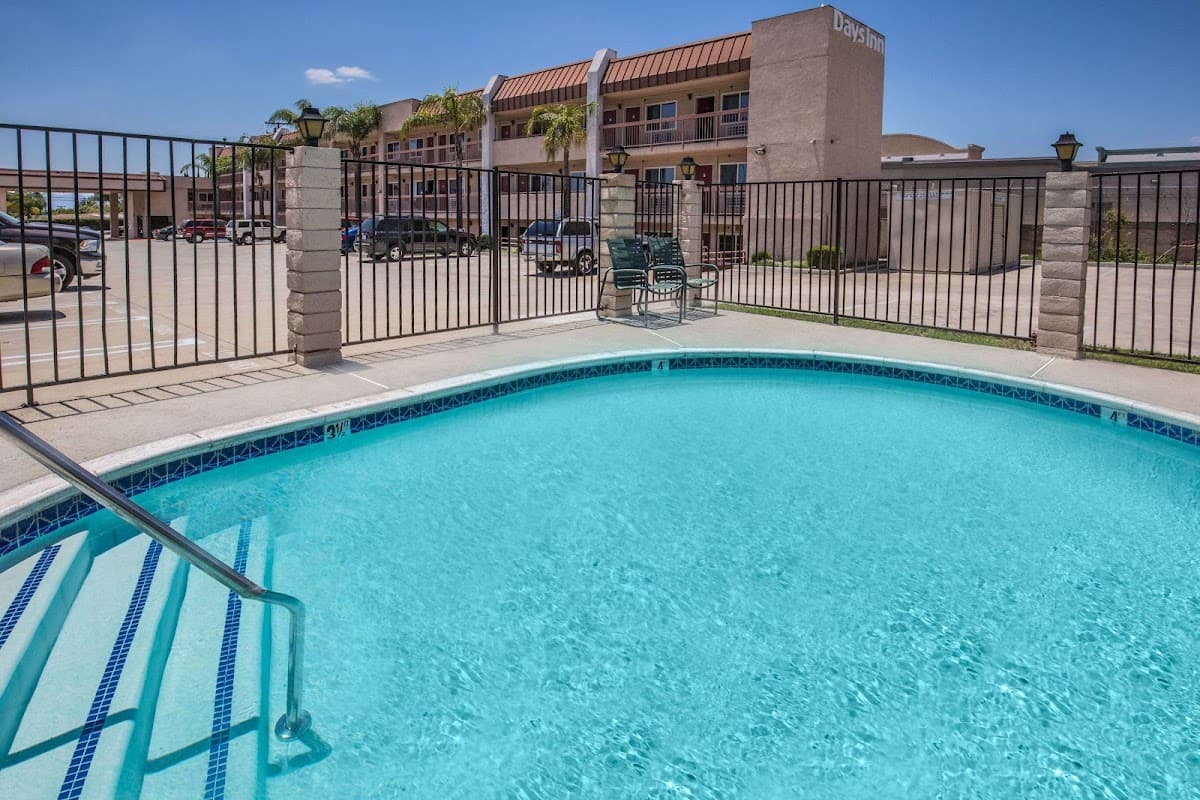 Days Inn by Wyndham Ontario Airport - Airport shuttle hotel near ONT
