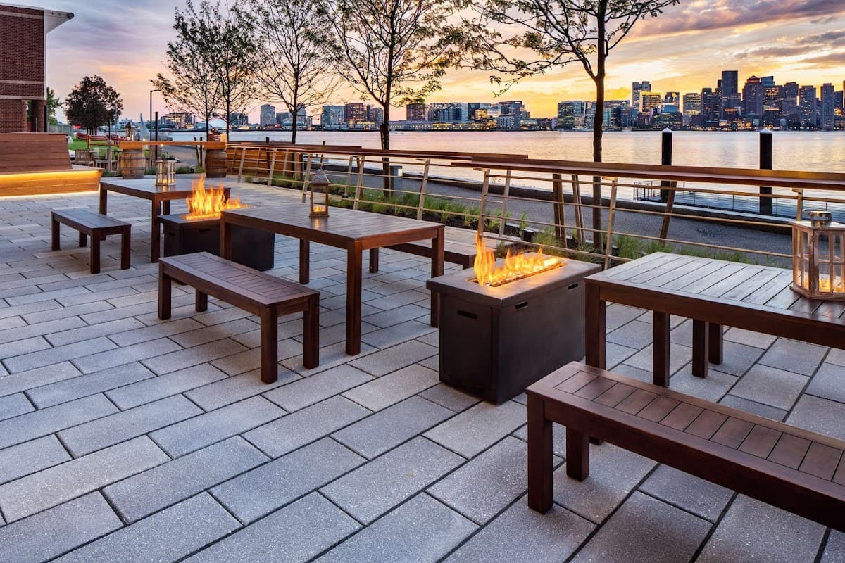 Hyatt Regency Boston Harbor - Airport shuttle hotel near BOS