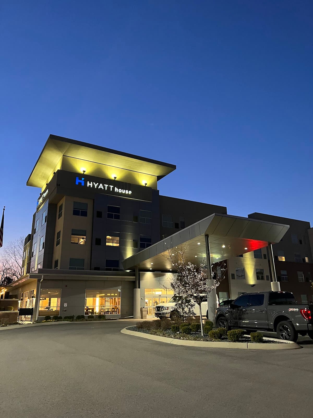 Hyatt House Nashville Airport - Airport shuttle hotel near BNA