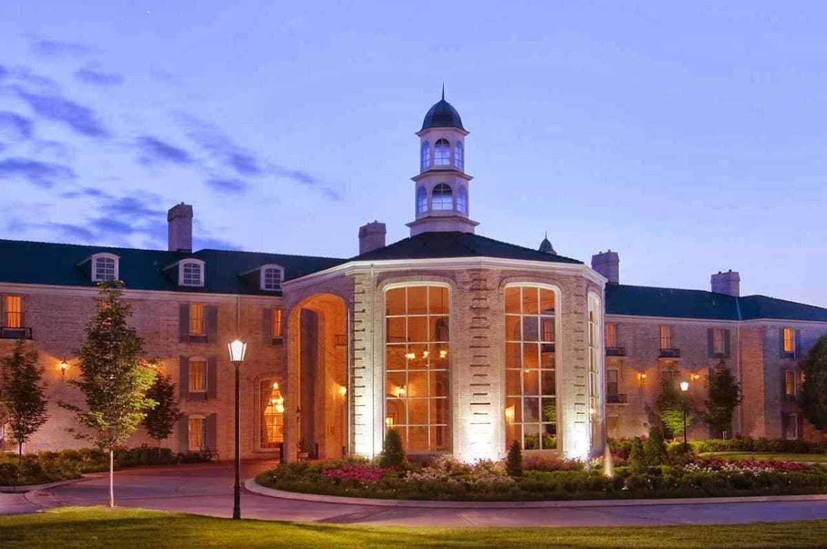Hilton St. Louis Frontenac - Airport shuttle hotel near STL