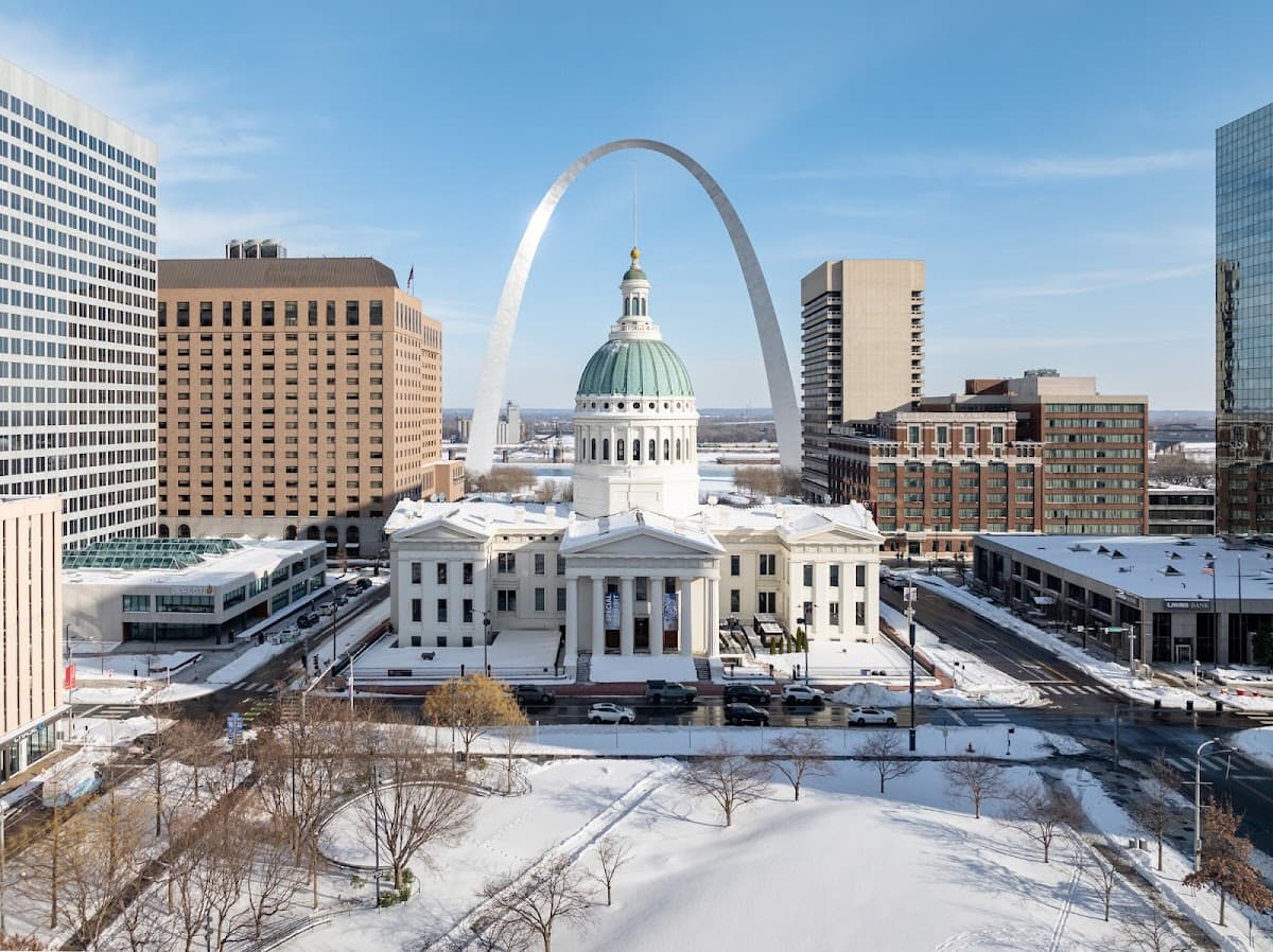 Hilton Pennywell St. Louis at the Arch - Airport shuttle hotel near STL