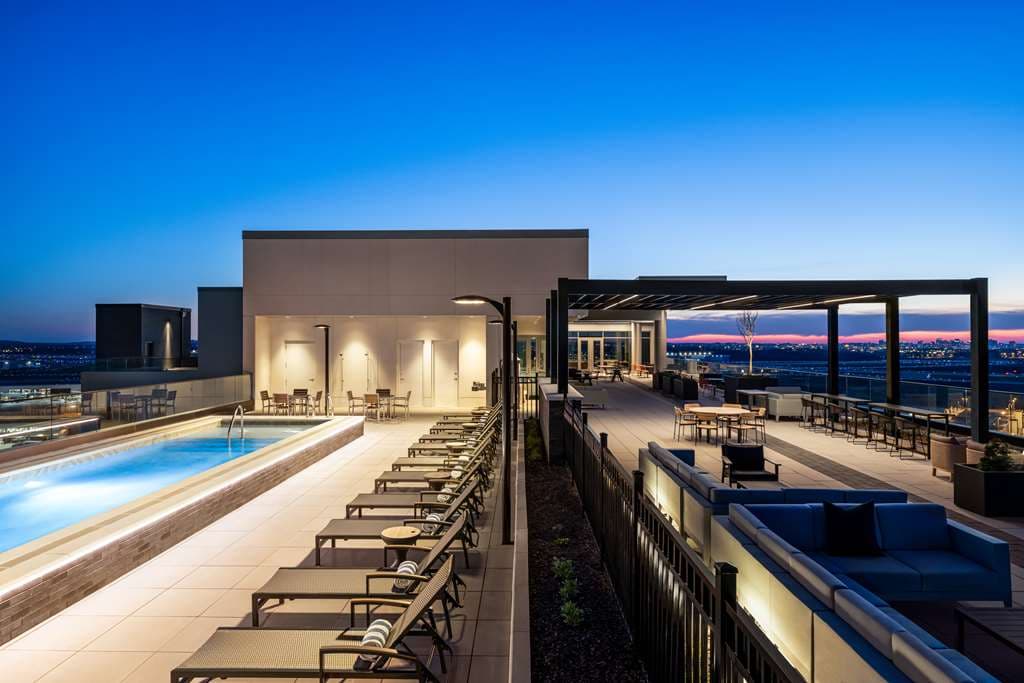 Hilton BNA Nashville Airport Terminal - Airport shuttle hotel near BNA