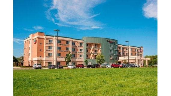 Courtyard by Marriott Milwaukee Airport - Airport shuttle hotel near MKE