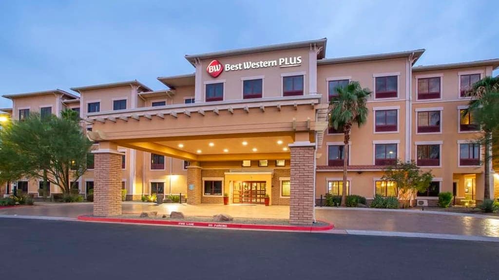 Best Western Plus Chandler Hotel & Suites - Airport shuttle hotel near PHX