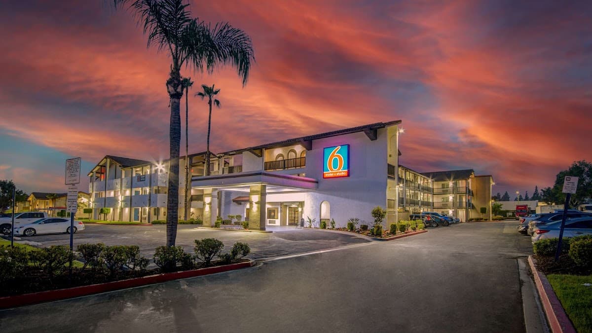Studio 6 Ontario, CA – Convention Center-Airport - Airport shuttle hotel near ONT