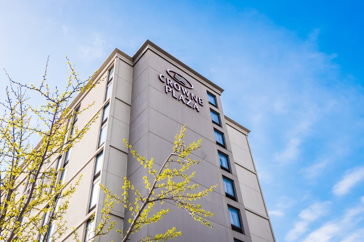 Crowne Plaza Newark Airport, an IHG Hotel - Airport shuttle hotel near EWR