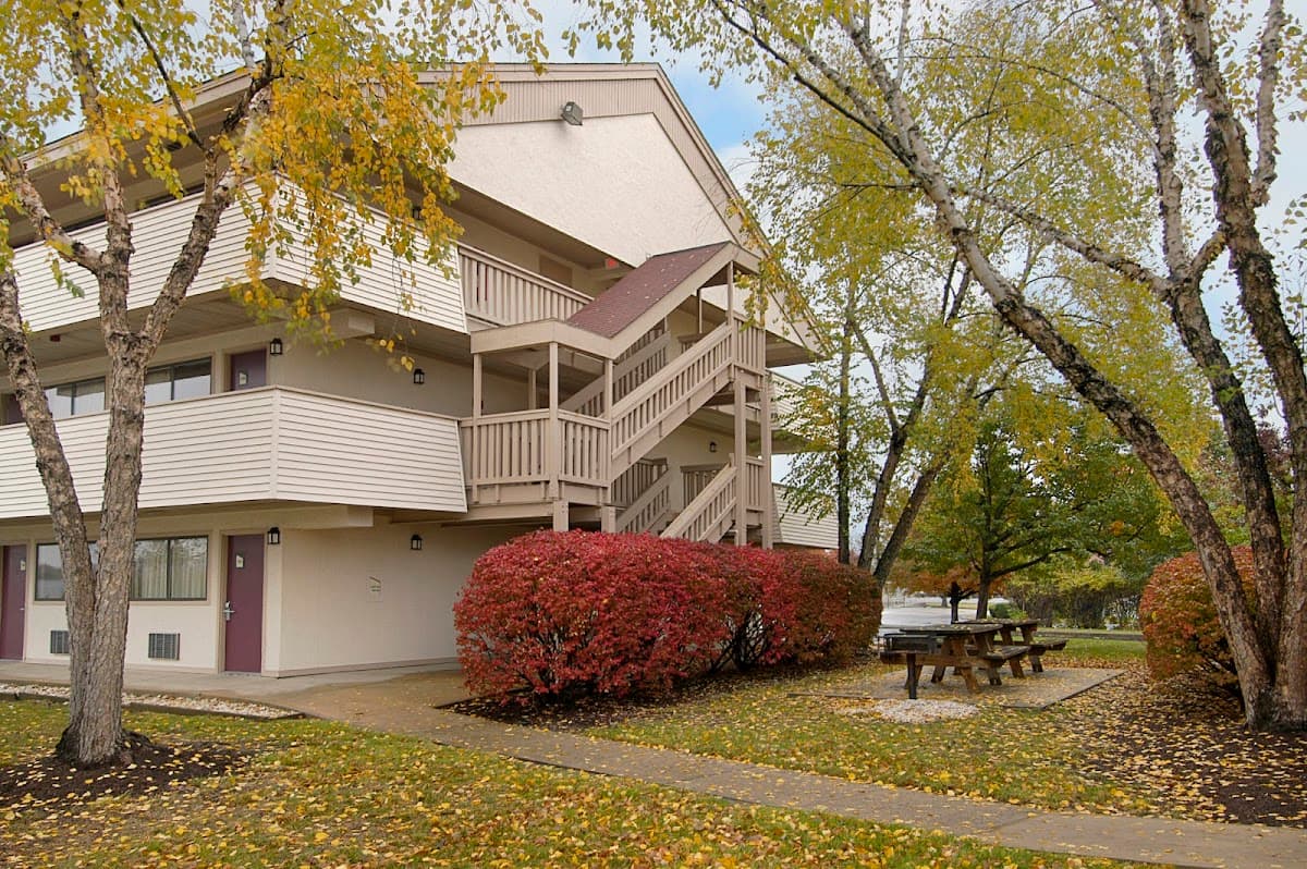 Red Roof PLUS+ Philadelphia Airport - Airport shuttle hotel near PHL