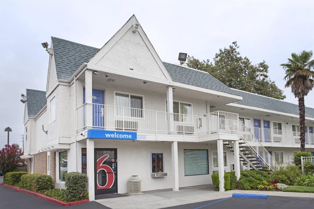 Motel 6 Sacramento, CA - Central - Airport shuttle hotel near SMF