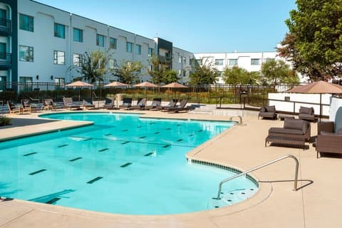 Delta Hotels Ontario Airport - Airport shuttle hotel near ONT