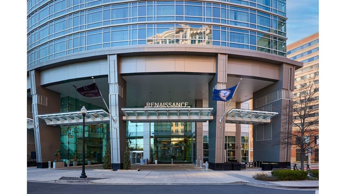 Renaissance Arlington Capital View Hotel - Airport shuttle hotel near DCA