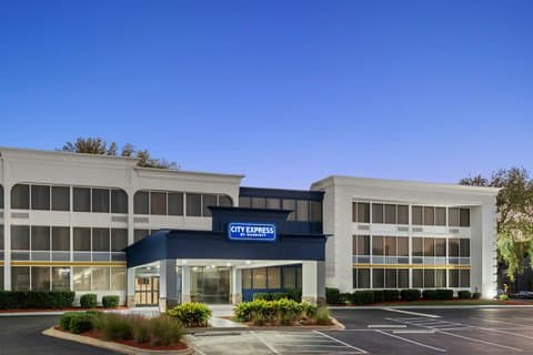 City Express by Marriott Charlotte South End - Airport shuttle hotel near CLT