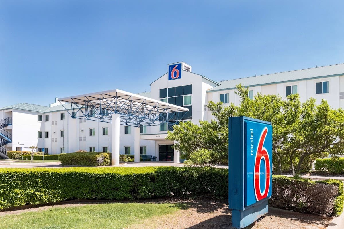 Motel 6 Irving, TX - DFW Airport North - Airport shuttle hotel near DFW