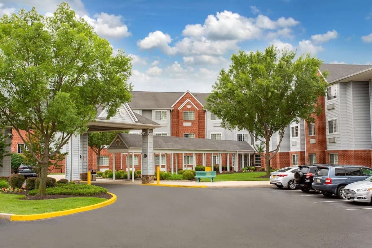 Microtel Inn & Suites by Wyndham Philadelphia Airport - Airport shuttle hotel near PHL