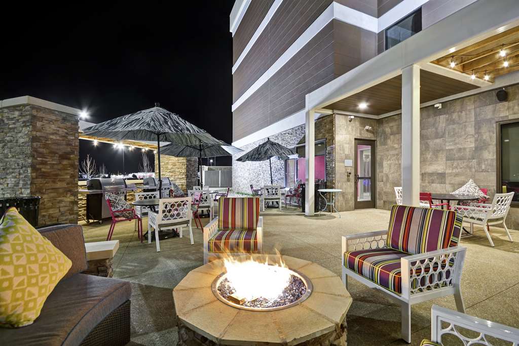 Home2 Suites by Hilton KCI Airport - Airport shuttle hotel near MCI
