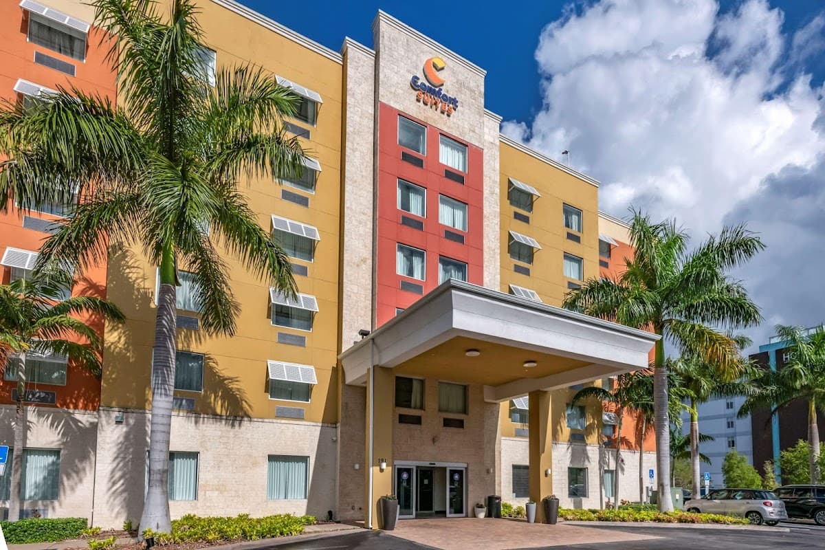 Comfort Suites Fort Lauderdale Airport South & Cruise Port - Airport shuttle hotel near FLL
