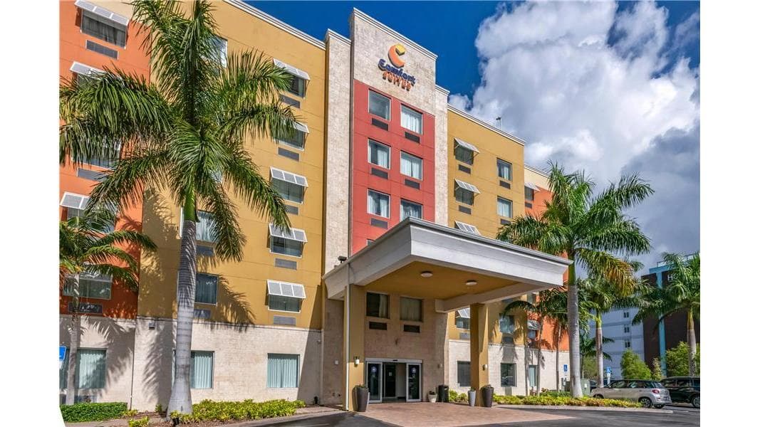 Comfort Suites Fort Lauderdale Airport South & Cruise Port - Airport shuttle hotel near FLL