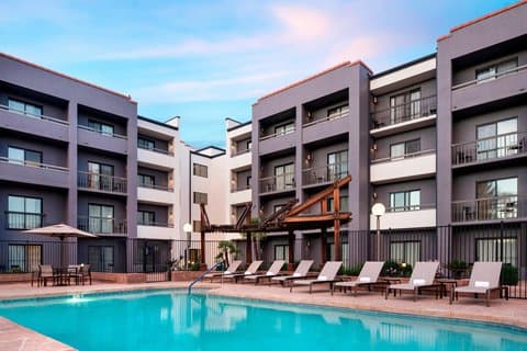 Courtyard by Marriott Phoenix Airport - Airport shuttle hotel near PHX