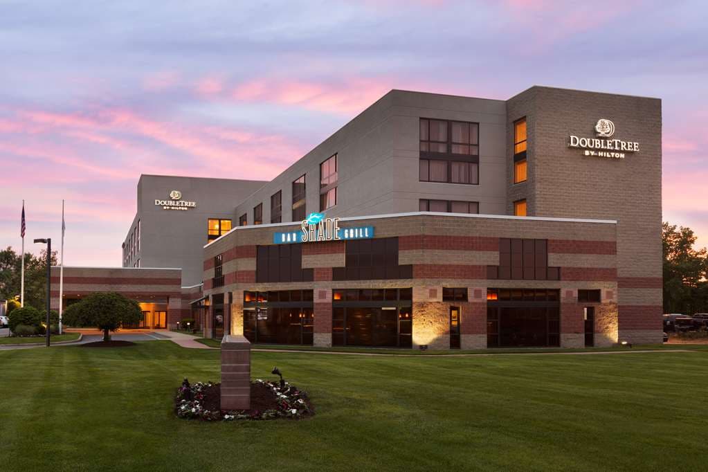 DoubleTree by Hilton Hotel Hartford - Bradley Airport - Airport shuttle hotel near BDL
