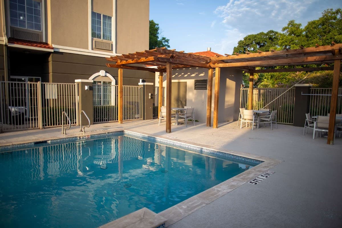 La Quinta Inn & Suites by Wyndham Houston East at Normandy - Airport shuttle hotel near HOU