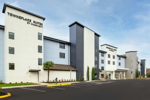 TownePlace Suites by Marriott Portland Airport - Airport shuttle hotel near PDX