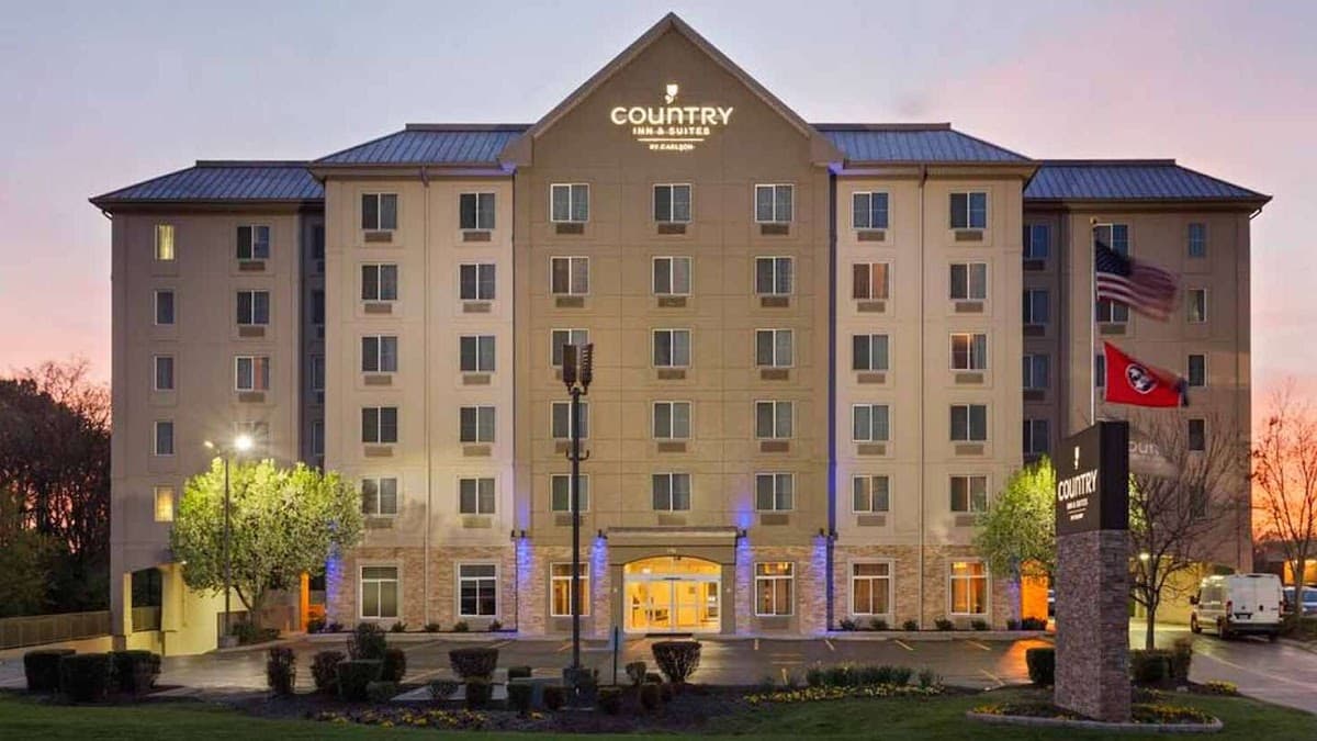 Country Inn & Suites by Radisson Nashville Airport TN - Airport shuttle hotel near BNA