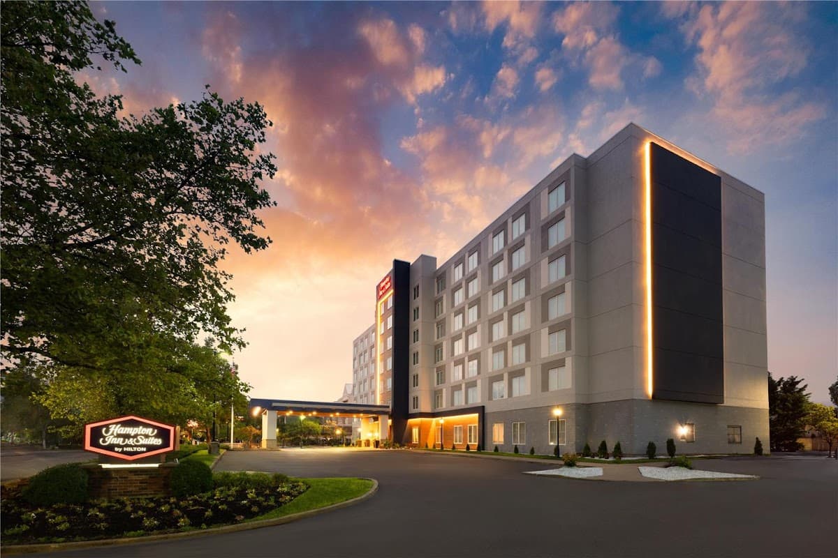 Hampton Inn & Suites Newark Airport Elizabeth - Airport shuttle hotel near EWR