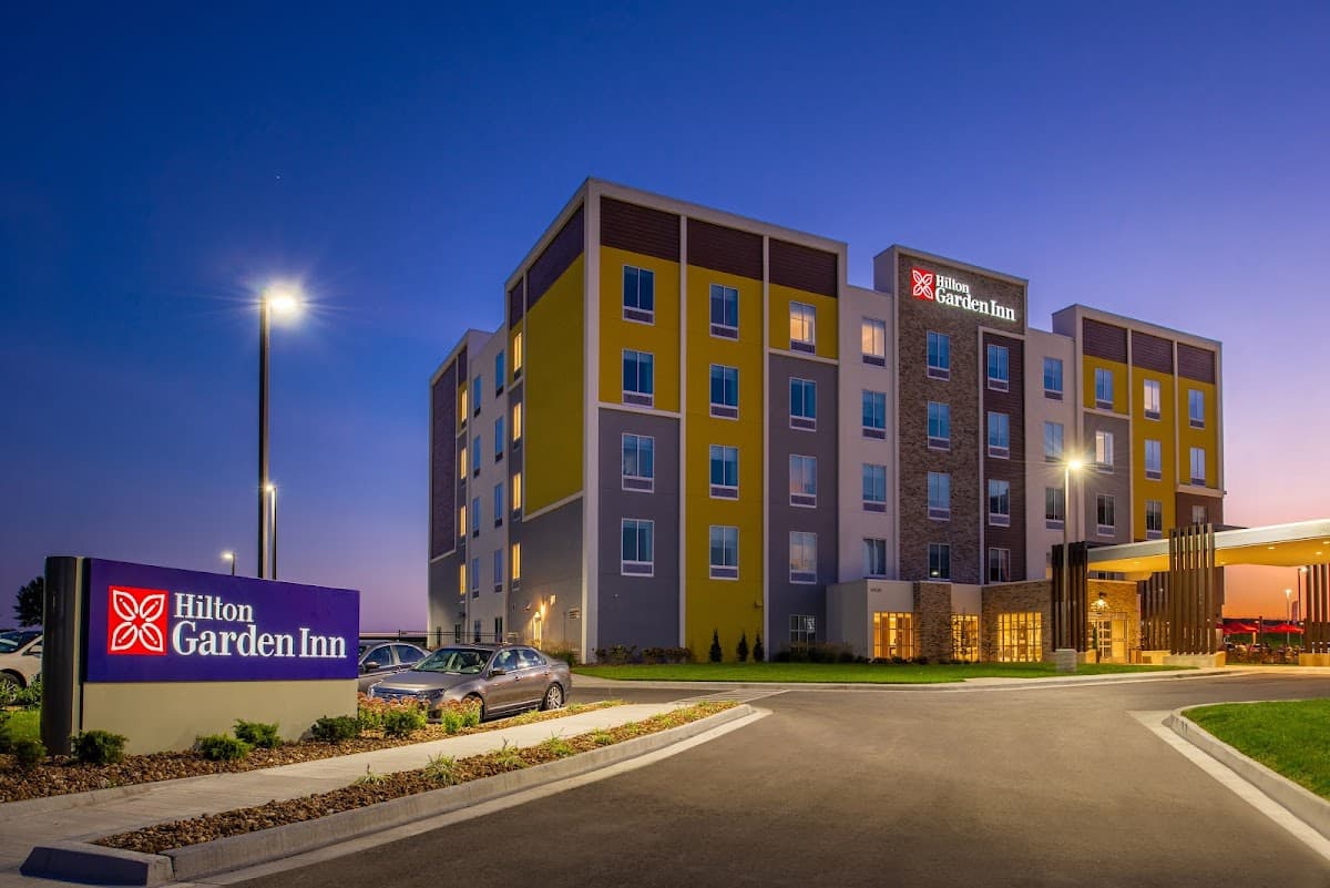 Hilton Garden Inn Kansas City Airport - Airport shuttle hotel near MCI