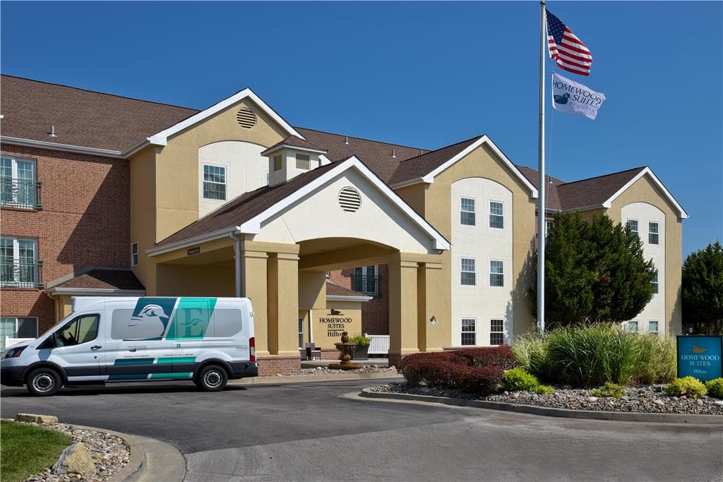 Homewood Suites by Hilton Kansas City-Airport - Airport shuttle hotel near MCI