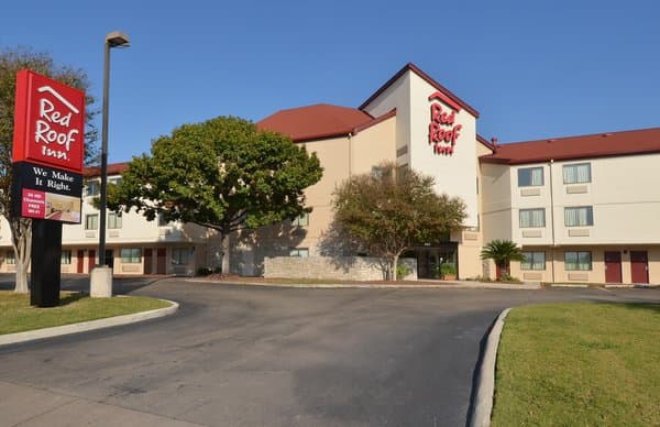 Red Roof Inn San Antonio - Airport - Airport shuttle hotel near SAT
