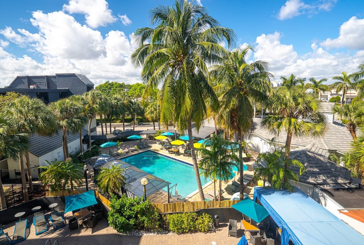 Hotolos Hollywood - Airport shuttle hotel near FLL