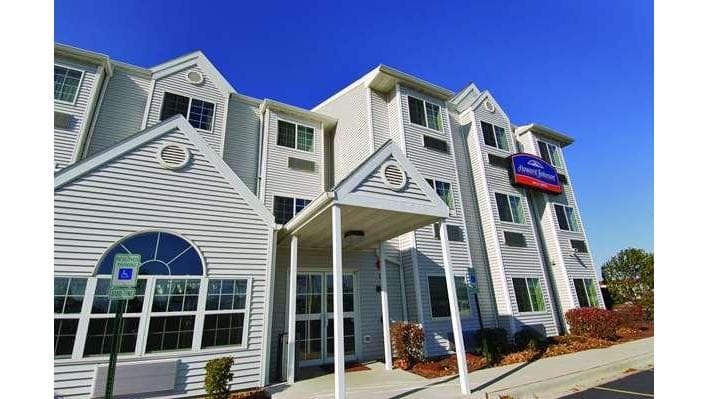 Howard Johnson by Wyndham Elk Grove Village/Chicago O'Hare - Airport shuttle hotel near ORD