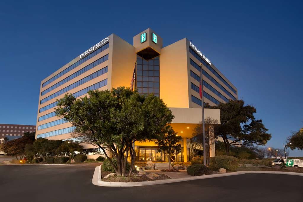 Embassy Suites by Hilton San Antonio Airport - Airport shuttle hotel near SAT