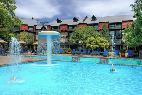 Sheraton Westport Chalet Hotel St. Louis - Airport shuttle hotel near STL