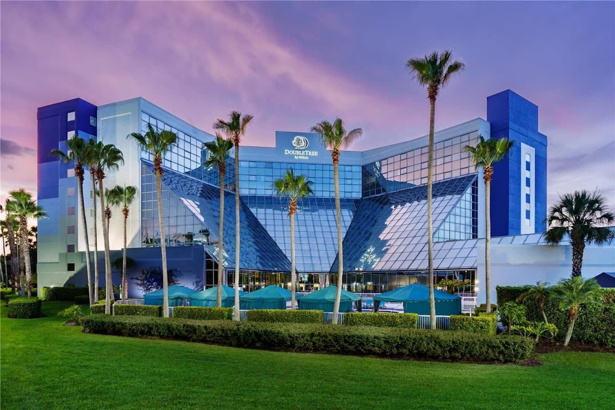 DoubleTree by Hilton Hotel Orlando Airport - Airport shuttle hotel near MCO