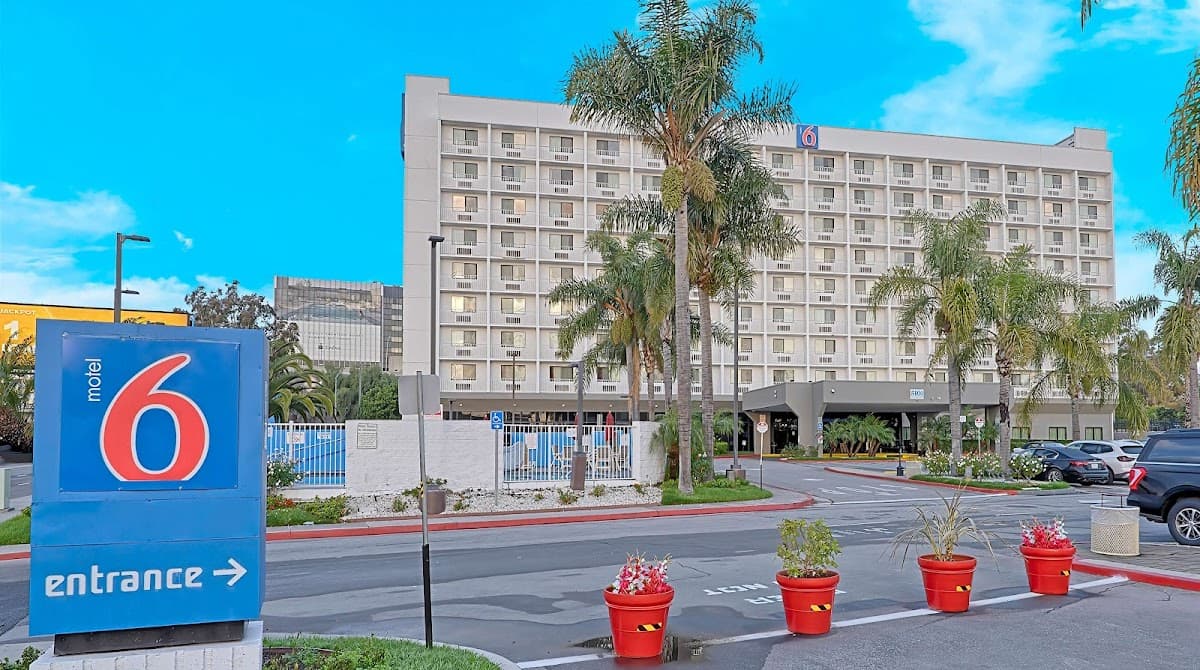 Studio 6 Suites Los Angeles, CA - Los Angeles - LAX - Airport shuttle hotel near LAX