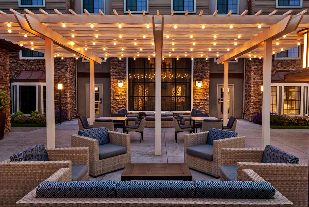 Homewood Suites by Hilton Portland Airport - Airport shuttle hotel near PDX