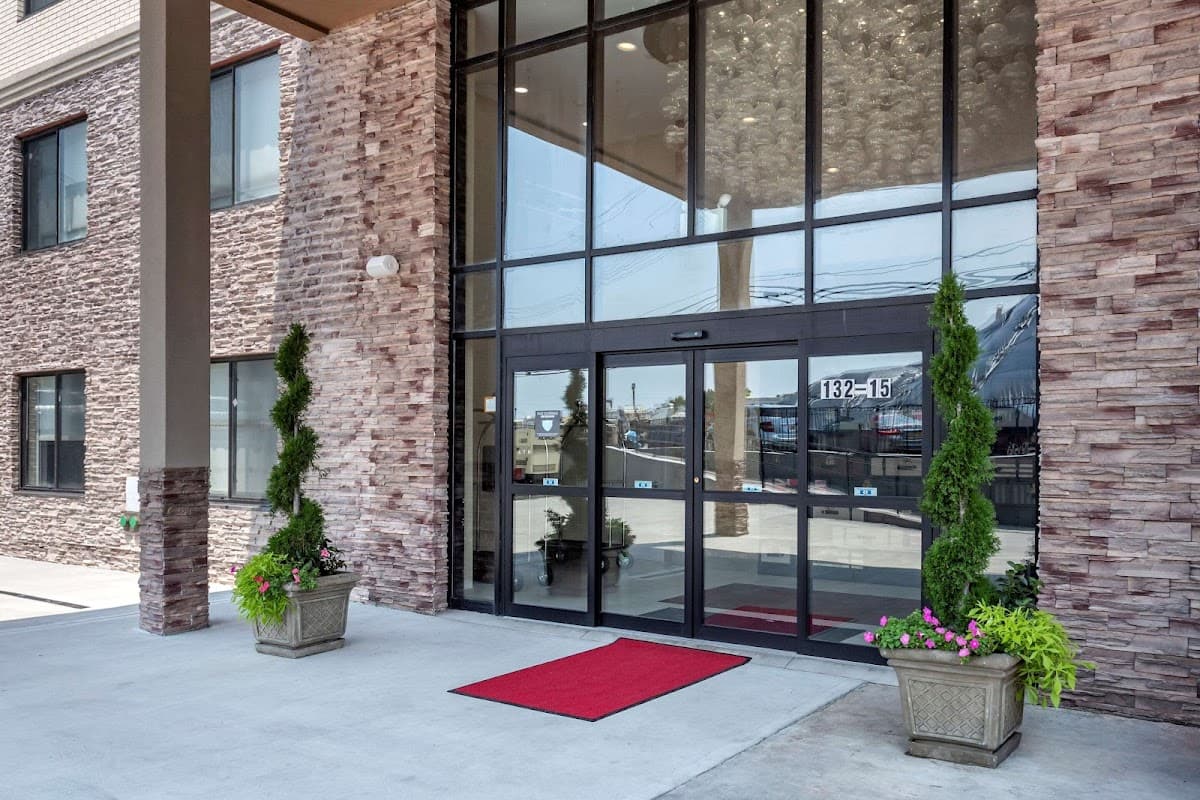 Comfort Inn JFK Airport - Airport shuttle hotel near LGA